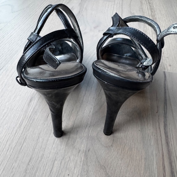 Guess Shoes in black size 6 - Picture 4 of 4